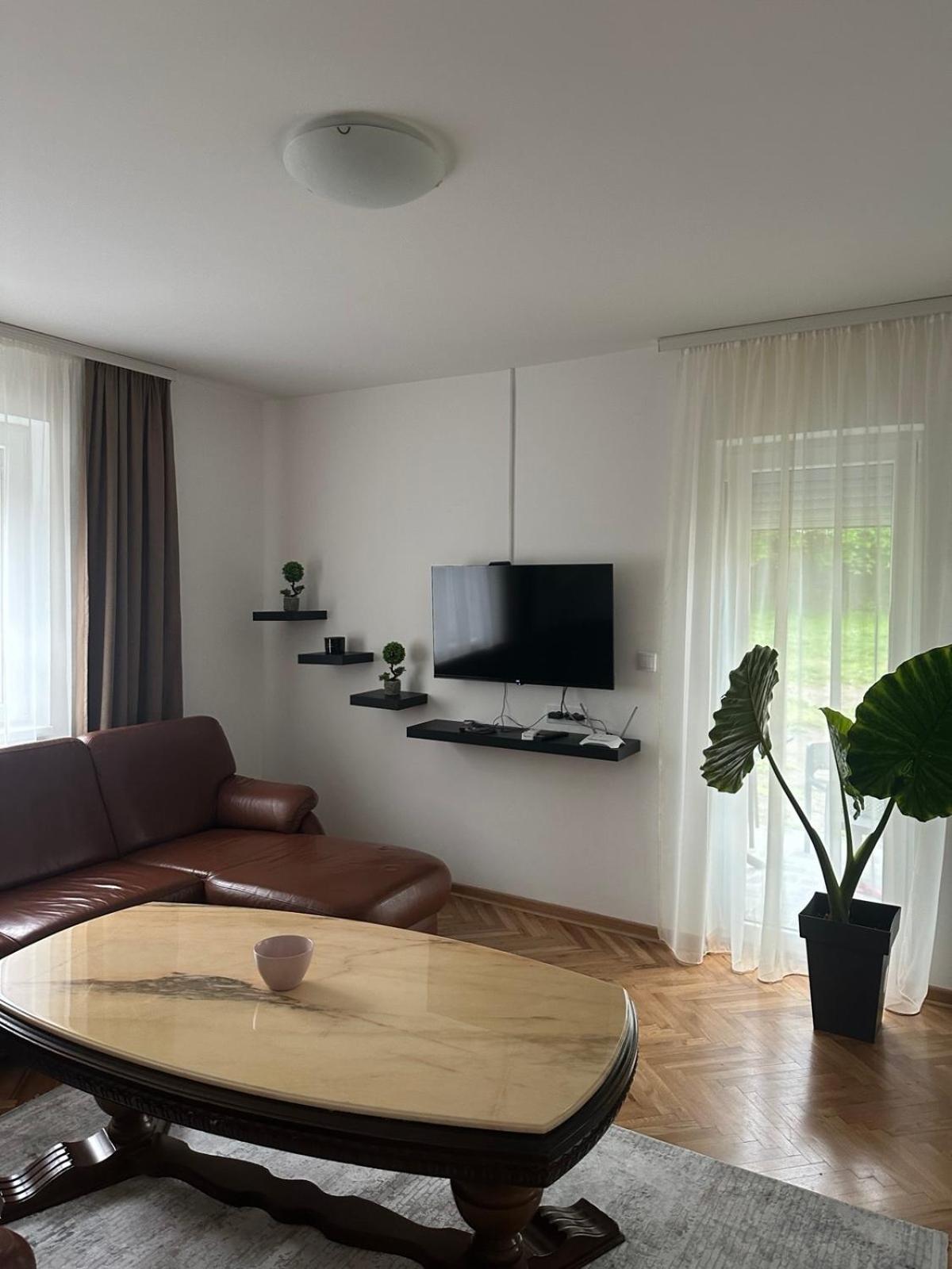 Apartment Holiday Vrnjacka Banja Ngoại thất bức ảnh