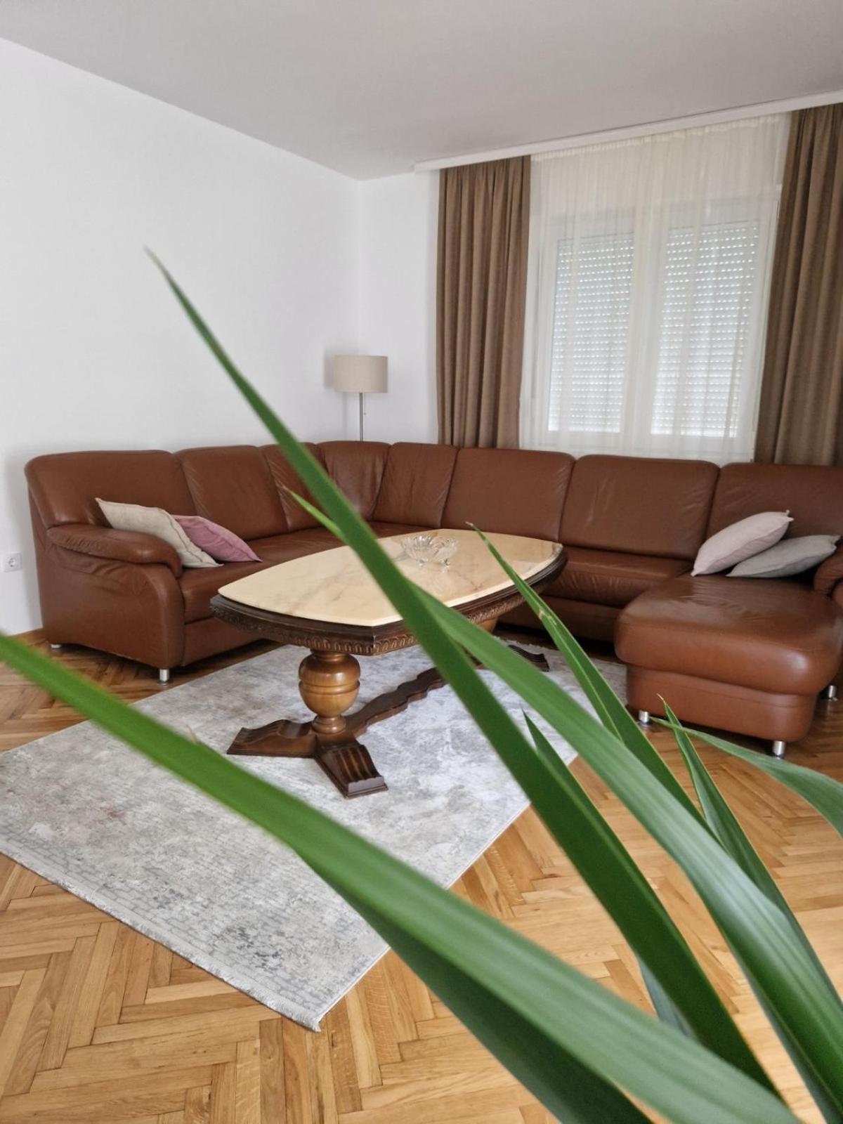 Apartment Holiday Vrnjacka Banja Ngoại thất bức ảnh